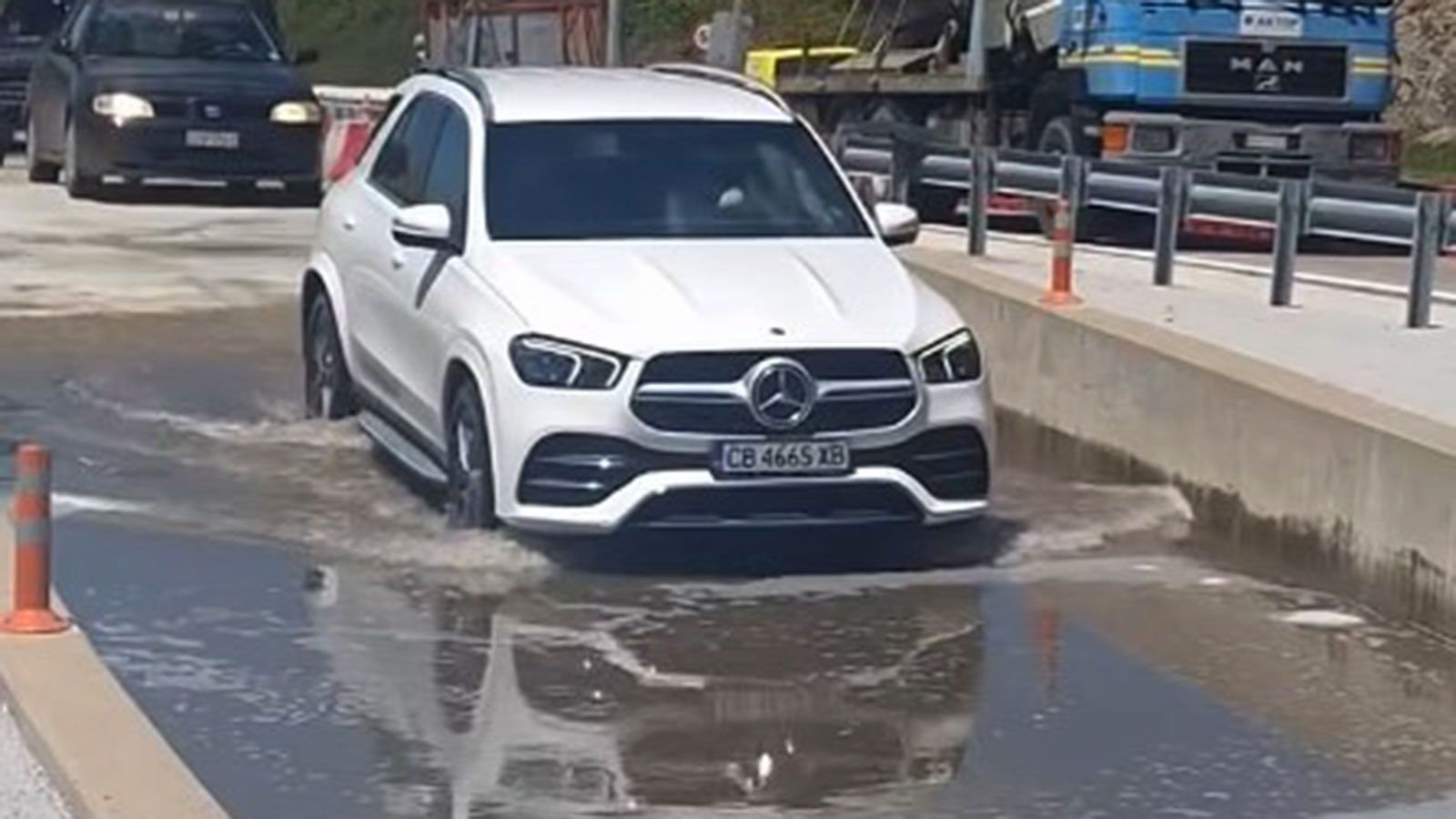 Υποχρεωτική απολύμανση ΙΧ σε νερολακούβα στην Ελλάδα - Πού γίνεται & γιατί;