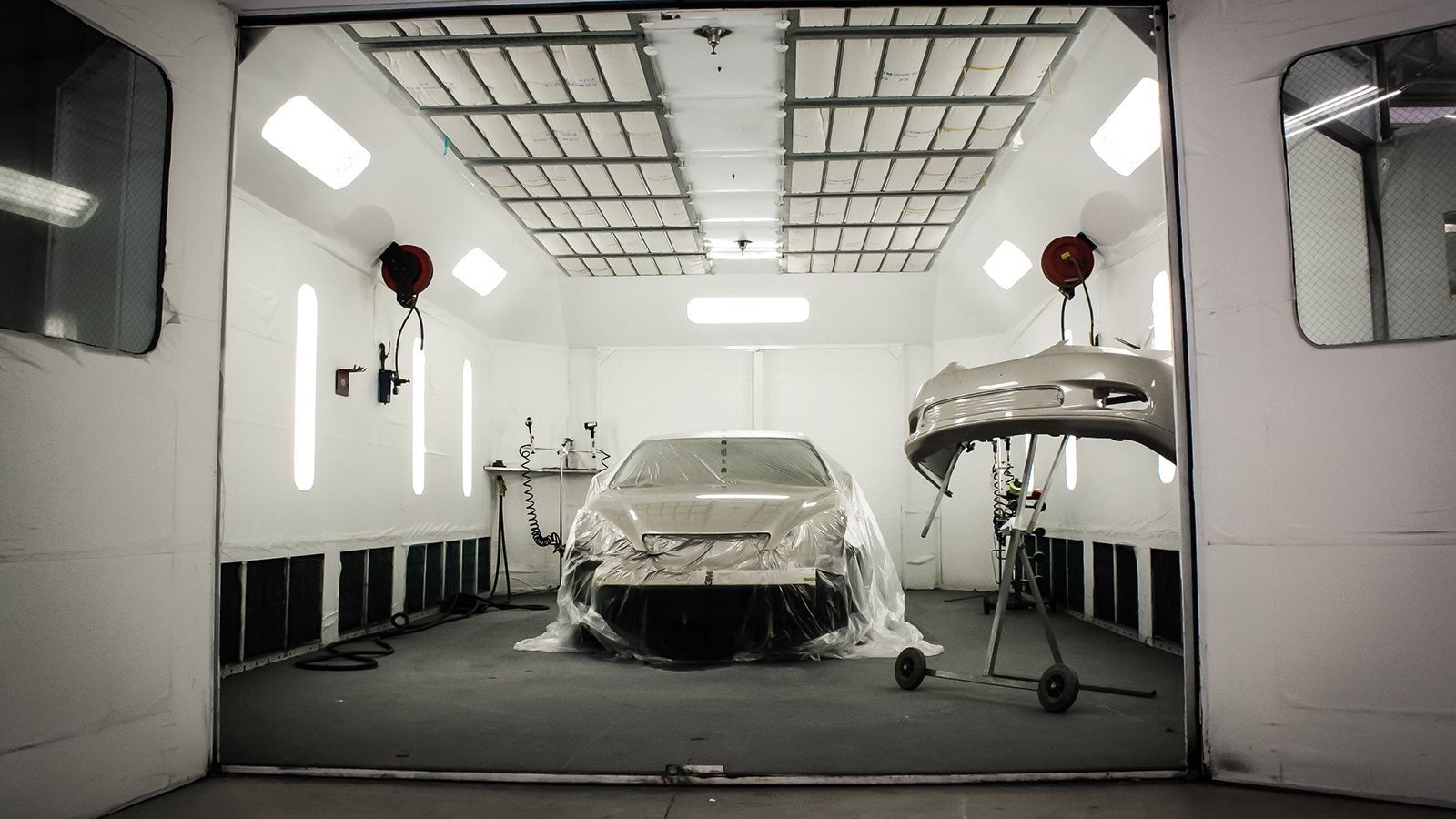 Τι διαθέτει το φανοποιείο...