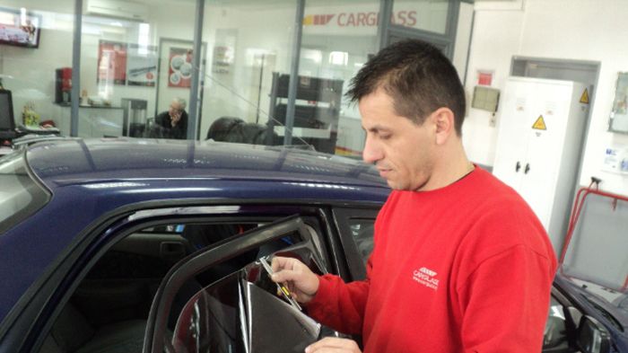 Στα καταστήματα της Carglass μπορείτε να επισκευάσετε ή να αντικαταστήσετε οποιοδήποτε κρύσταλλο του οχήματός σας και να τοποθετήσετε αντηλιακές ή ασφ
