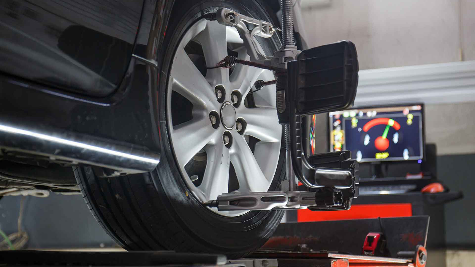 Μικρότερη η φθορά και λιγότερα τα έξοδα των ελαστικών με την ευθυγράμμιση.