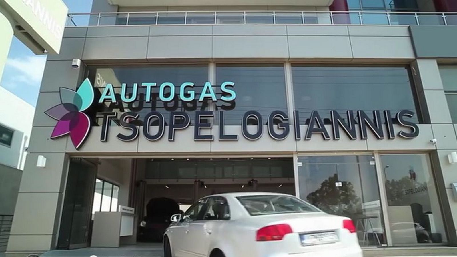 Εγκαθιστώντας σύστημα υγραεριοκίνησης στο αυτοκίνητό σας, κινείστε έως και 50% πιο οικονομικά και εξοικονομείτε περισσότερα από 1.500 ευρώ το χρόνο, χ