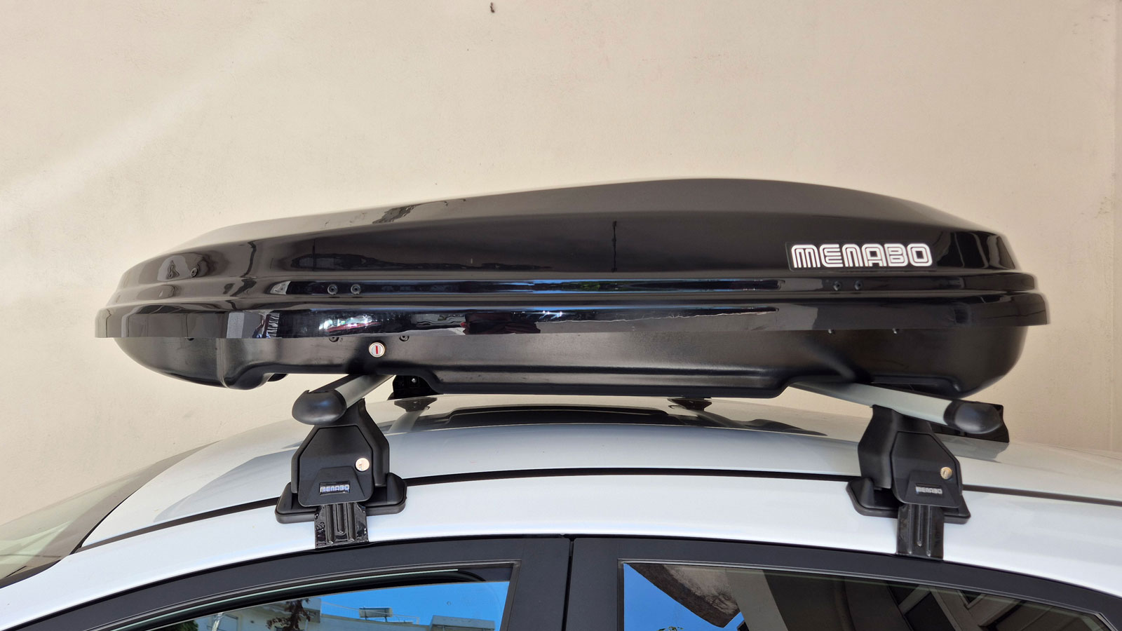 Το αεροδυναμικό σχήμα της Menabo Diamond DUO, προσφέρει μία εξαιρετική εμπειρία οδήγησης στο δρόμο, ακόμα και σε ταχύτητες αυτοκινητοδρόμου. 