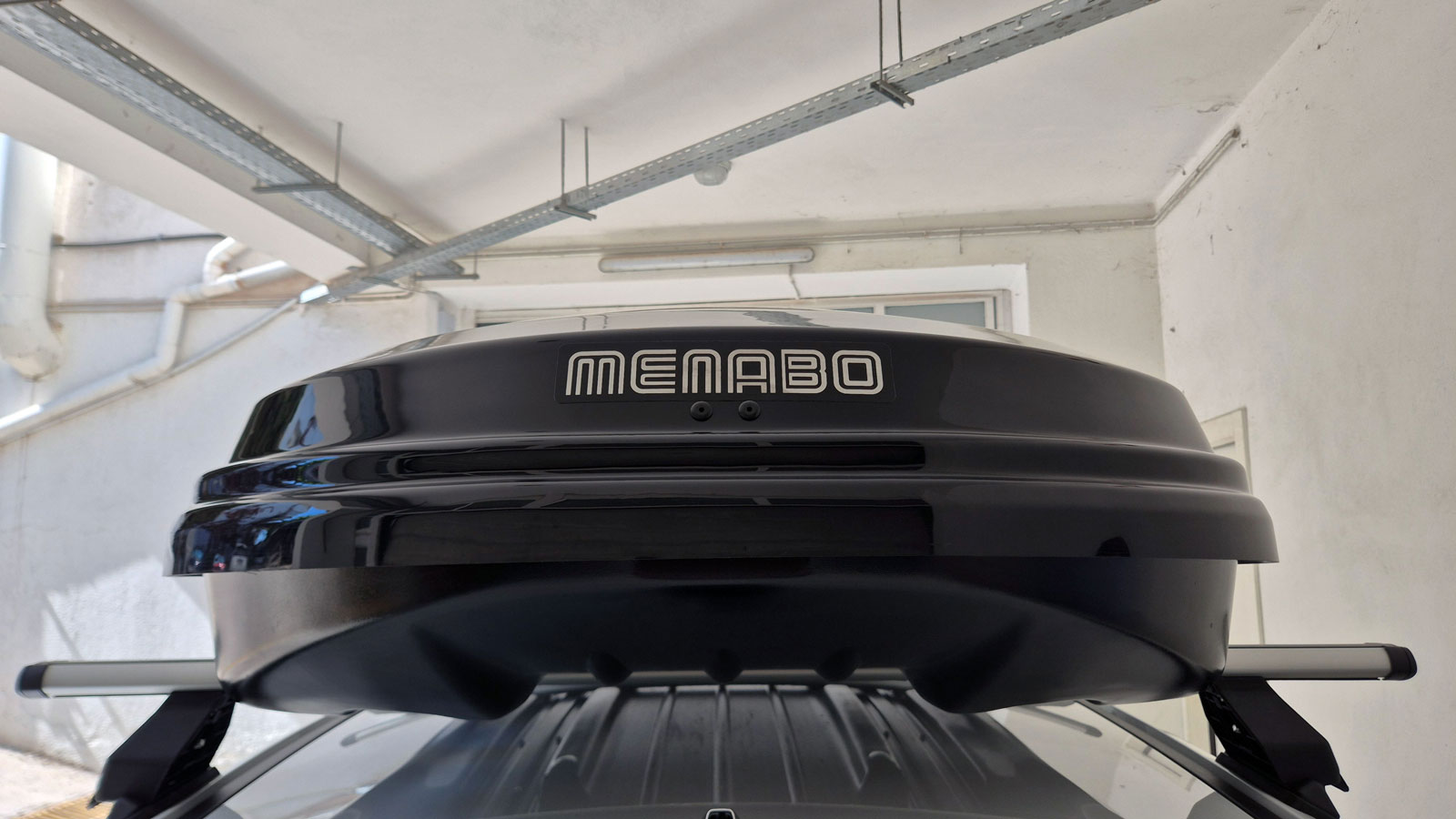 Η Menabo Diamond DUO, διαθέτει διαχύτη στο πίσω μέρος, ώστε να μειώνονται οι στροβιλισμοί του αέρα. 