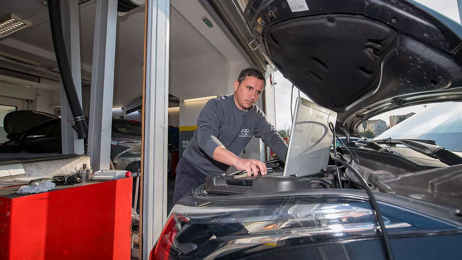 Toyota Παπαδαμαντίου: Η αξιόπιστη επιλογή στην Κηφισιά για όλες τις ανάγκες Toyota