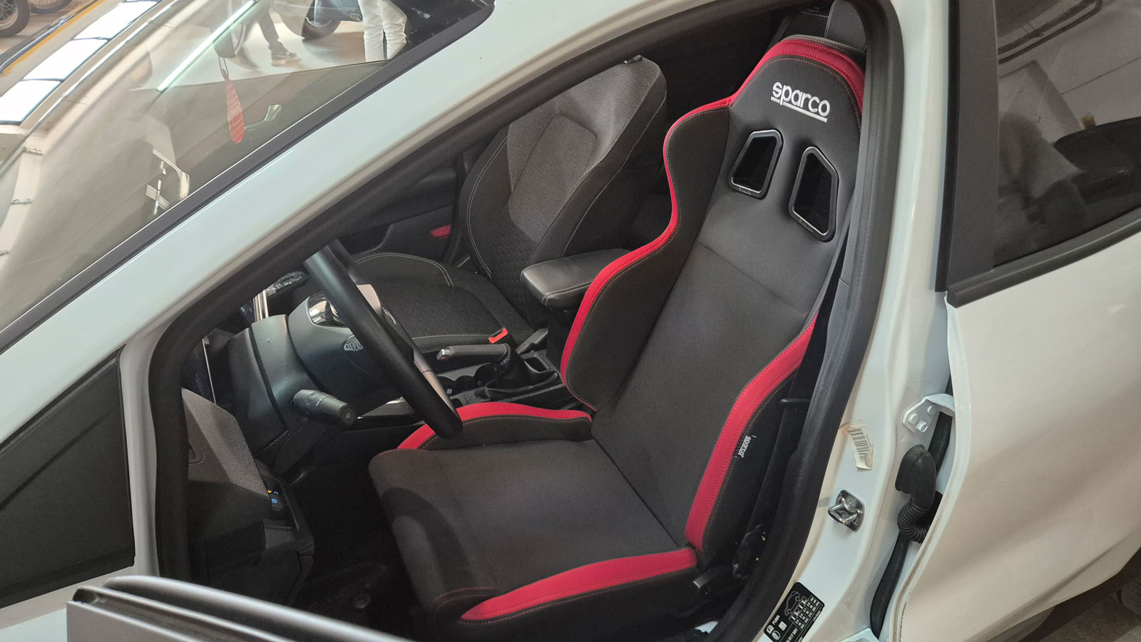 Η Sparco είναι ένα από τα πιο αναγνωρίσιμα ονόματα στον χώρο του motorsport. 