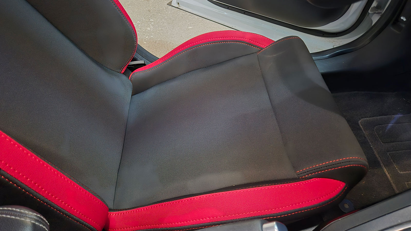 Η άνεση δεν χάνεται, οπότε μπορείς να κάνεις την πρωινή σου διαδρομή για δουλειά και μετά να πάρεις το βουνό για μια πιο σπορ βόλτα χωρίς να αλλάζεις 