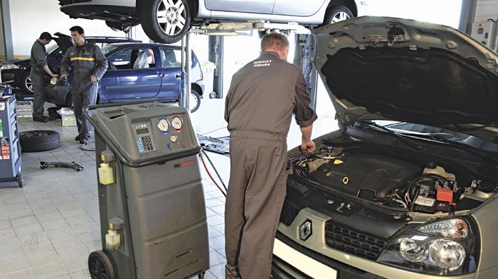 Στα εξουσιοδοτημένα συνεργεία τοποθετούνται γνήσια ανταλλακτικά από ειδικευμένους τεχνίτες.	