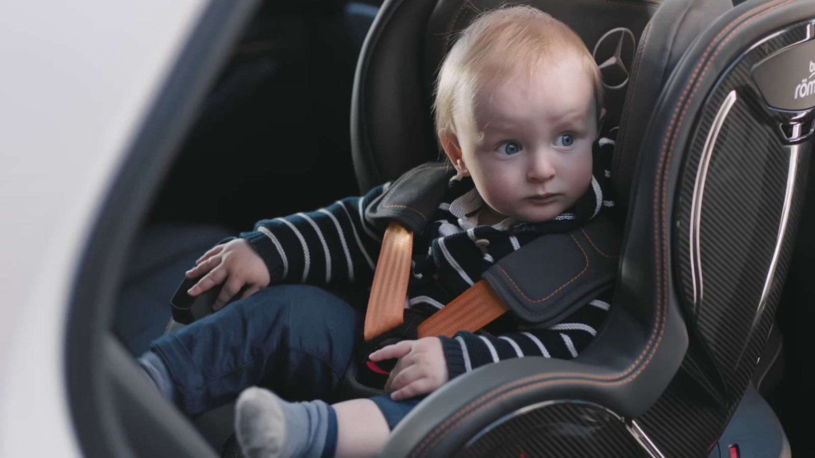 Η Mercedes έχει φροντίσει να διευρύνει την ασφάλεια των εσένα και της οικογένειά σου, με τα υψηλής ποιότητας καθίσματα για τα παιδιά σας.