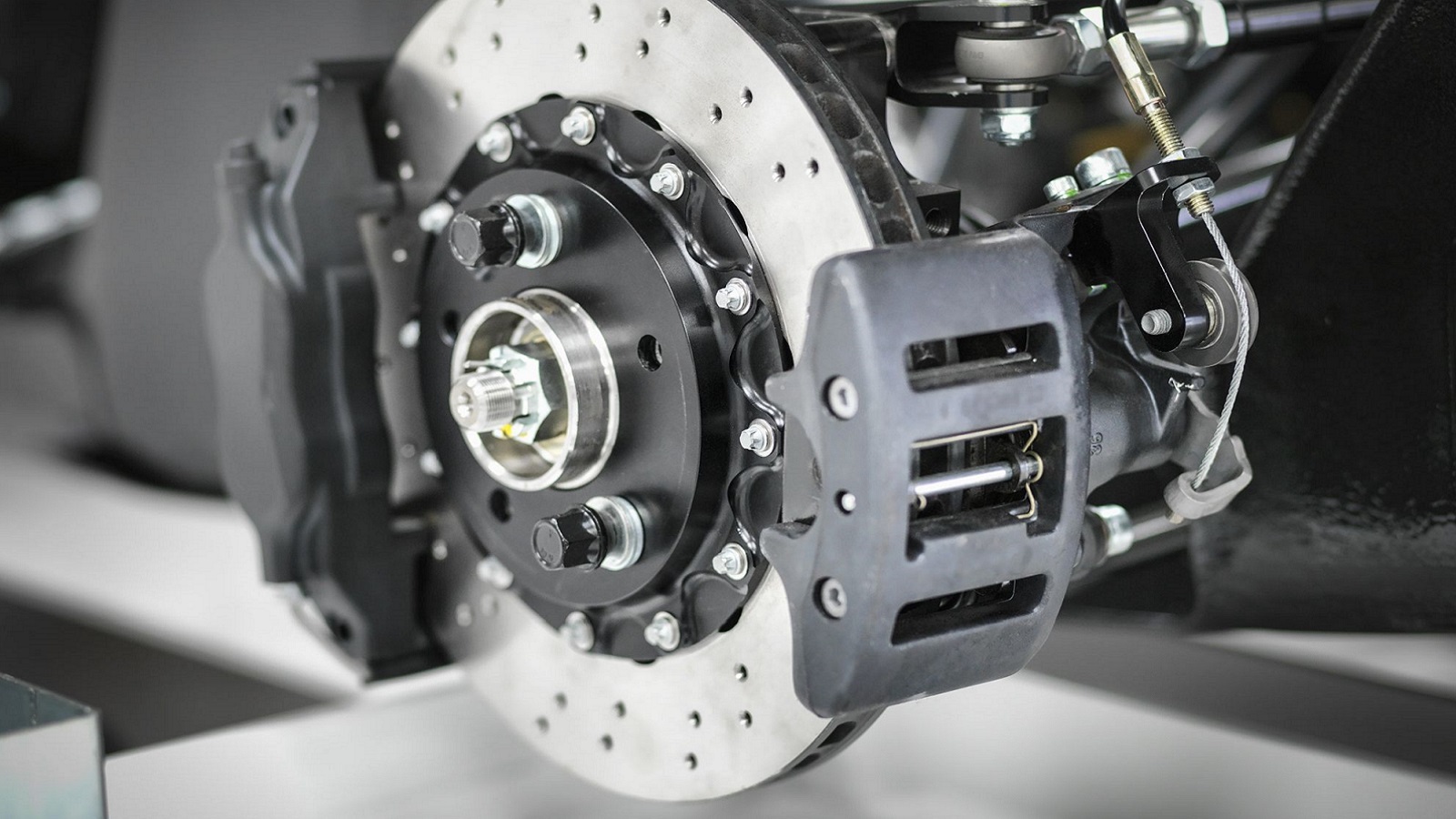 Το σύστημα των φρένων του αυτοκινήτου είναι ένα από τα κυριότερα τμήματα που αφορούν στον τομέα της ασφάλειας. 