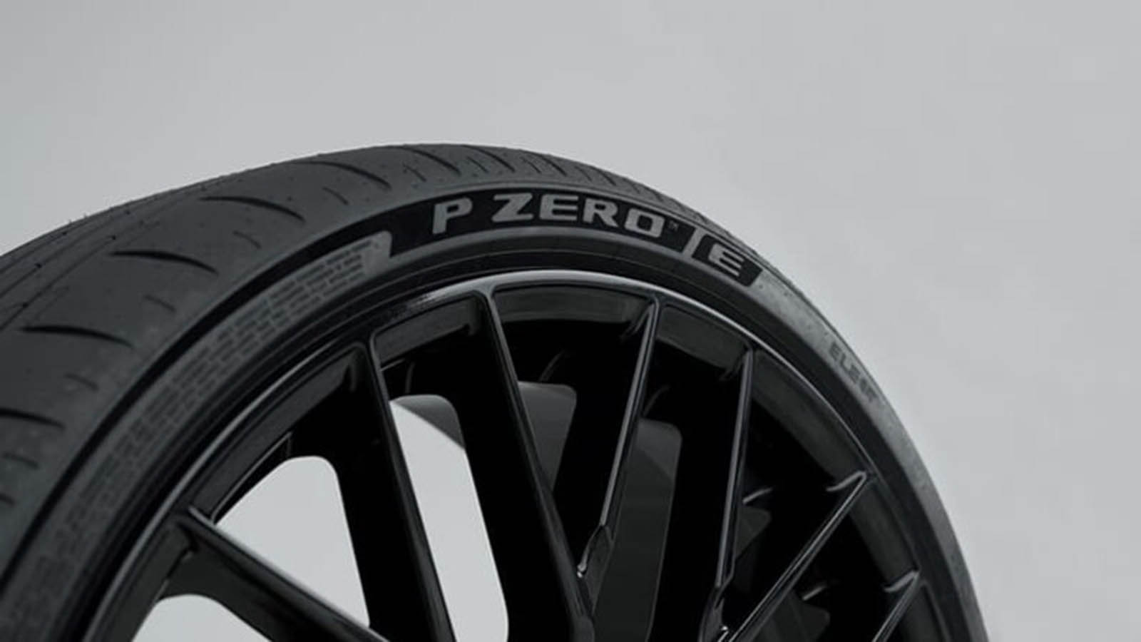 Pirelli P Zero E: «Πράσινο» και σχεδιασμένο για ηλεκτρικά