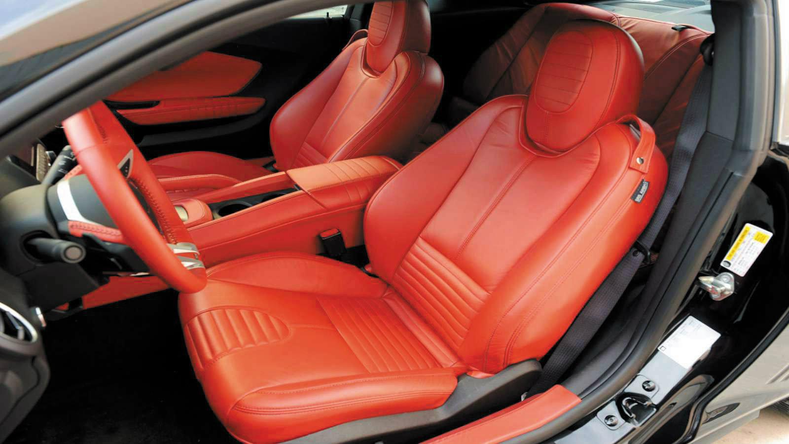 Ντύσε  το με δέρμα από την Connolly Leather!