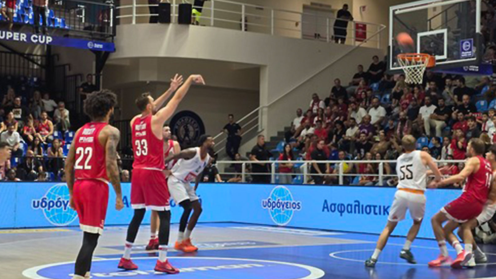 Στιγμιότυπο από το Stoiximan Super Cup που σήμανε την εκκίνηση της νέας σεζόν.