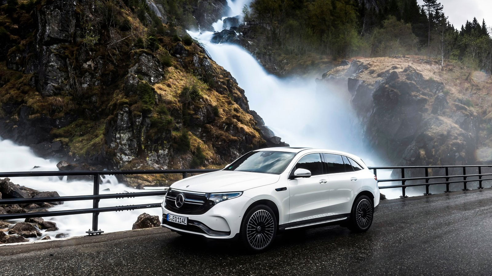 MERCEDES EQC  