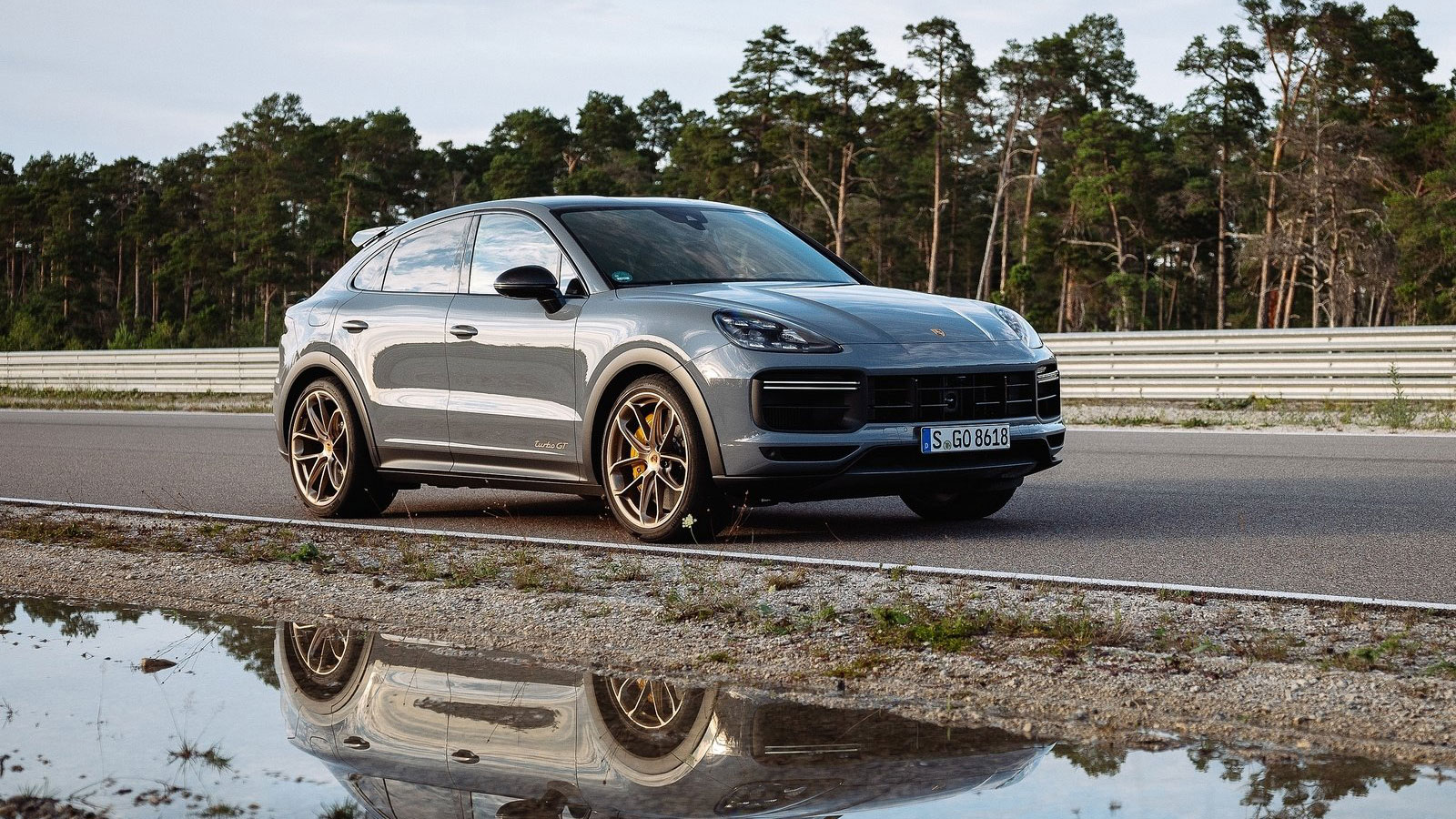 PORSCHE CAYENNE -     