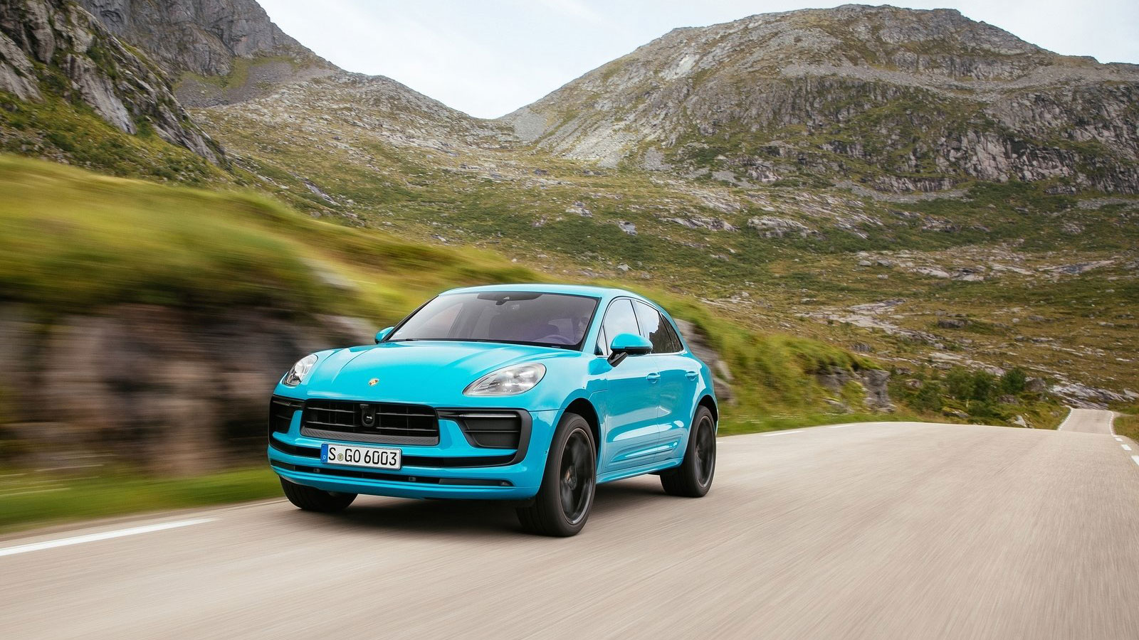 PORSCHE MACAN -     