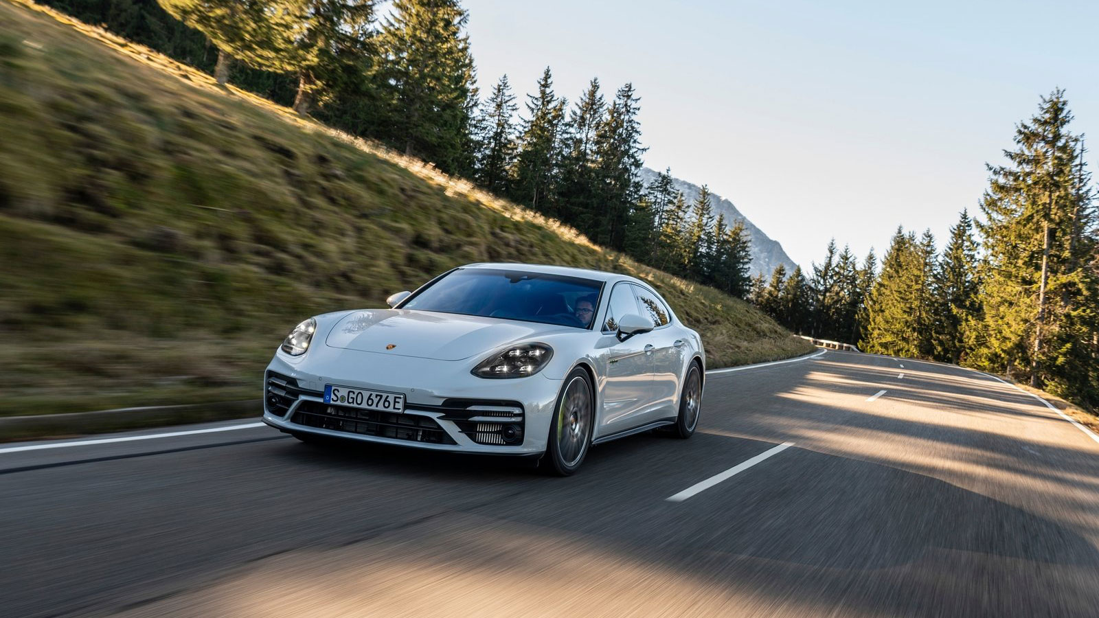 PORSCHE PANAMERA -     