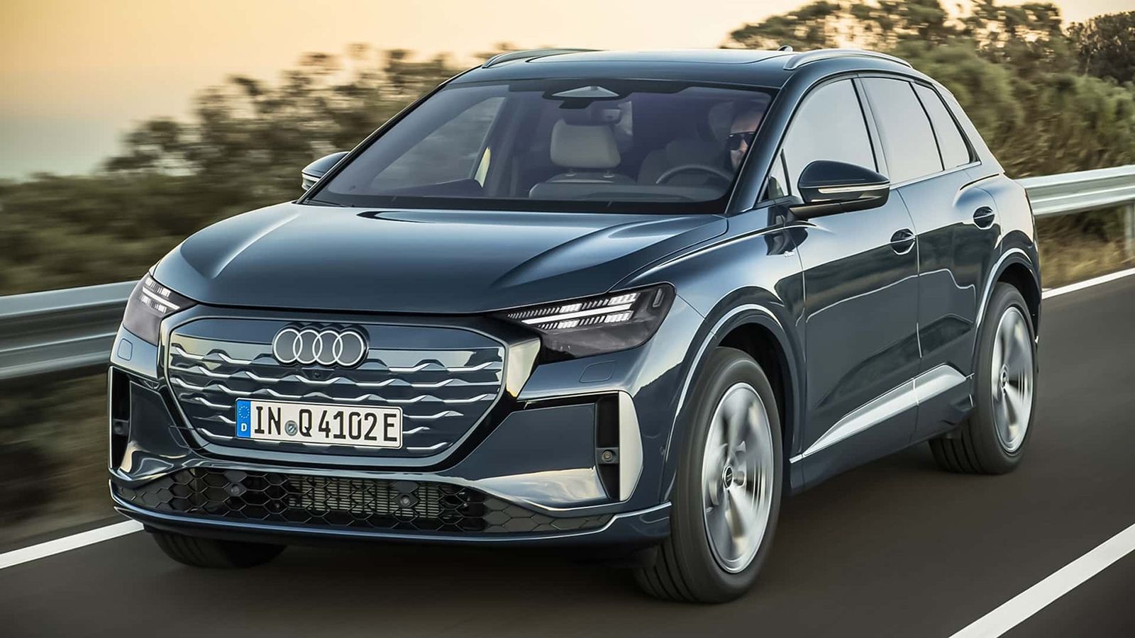 AUDI Q4 e-tron  