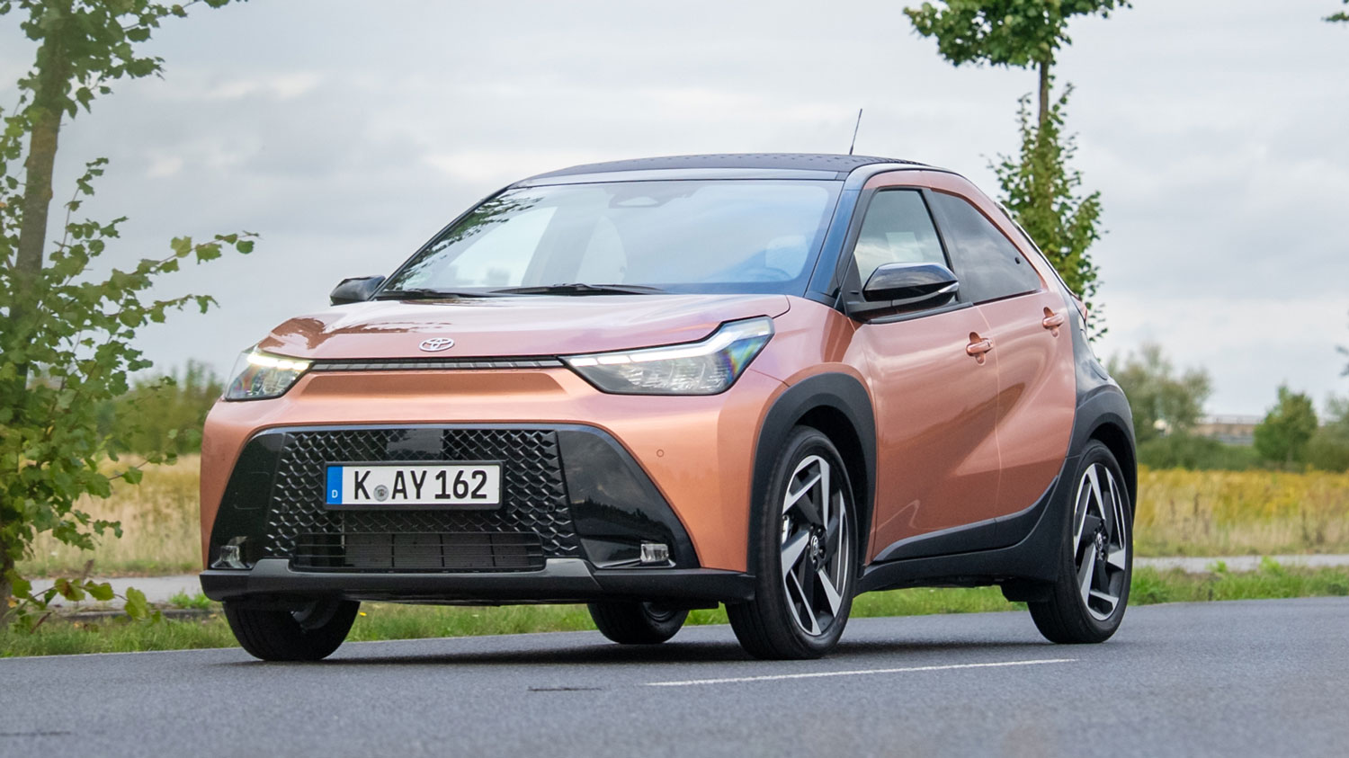 TOYOTA AYGO X - Hybrid  X-PLAY Hybrid  