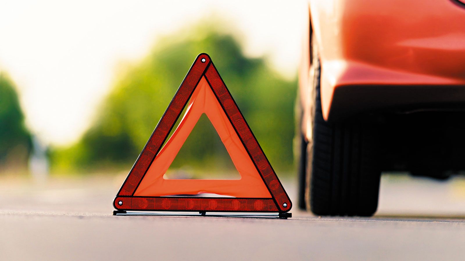 Πρωταρχικό μας μέλημα σε οποιαδήποτε περίπτωση στο δρόμο είναι η ασφάλεια, η δική μας, αλλά και των γύρω μας. 