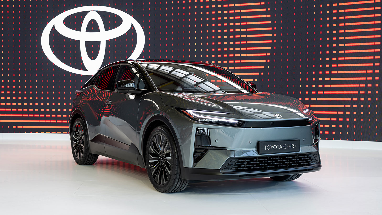 Το νέο Toyota C-HR+ εκφράζει δυναμισμό και σπορτίφ αισθητική Το νέο Toyota C-HR+ εκφράζει δυναμισμό και σπορτίφ αισθητική