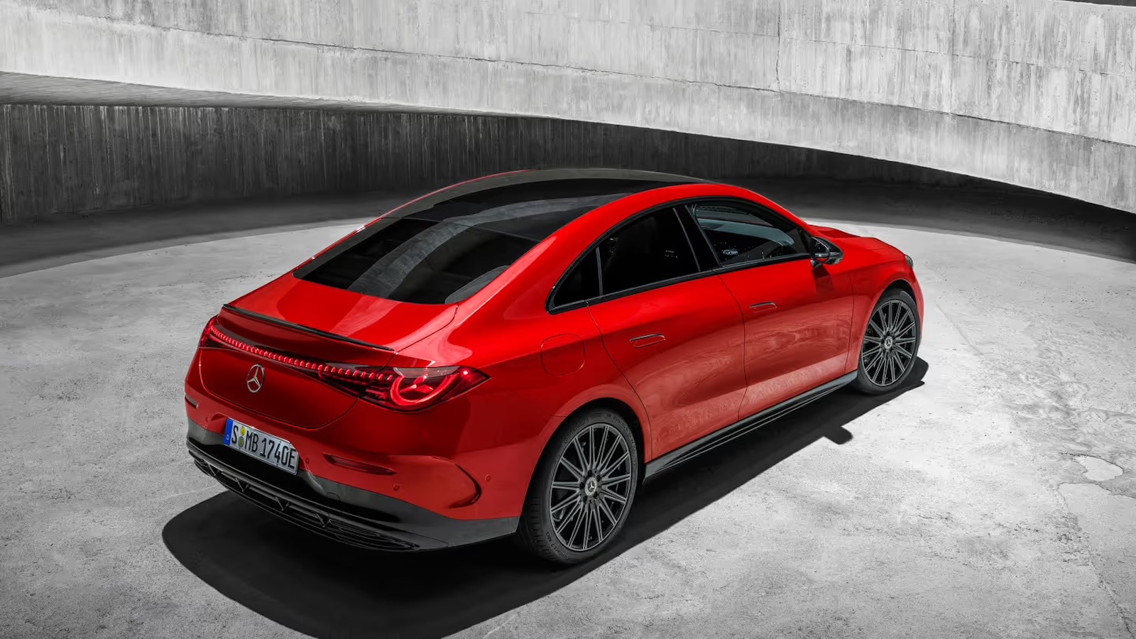 Η νέα Mercedes-Benz CLA φέρνει μια εντελώς νέα πλατφόρμα, αναβαθμισμένο λογισμικό το οποίο ενσωματώθηκε από την πρώτη φάση της εξέλιξής της και υιοθετεί τη νέα σχεδιαστική ταυτότητα της μάρκας. Η νέα Mercedes-Benz CLA φέρνει μια εντελώς νέα πλατφόρμα, αναβαθμισμένο λογισμικό το οποίο ενσωματώθηκε από την πρώτη φάση της εξέλιξής της και υιοθετεί τη νέα σχεδιαστική ταυτότητα της μάρκας.