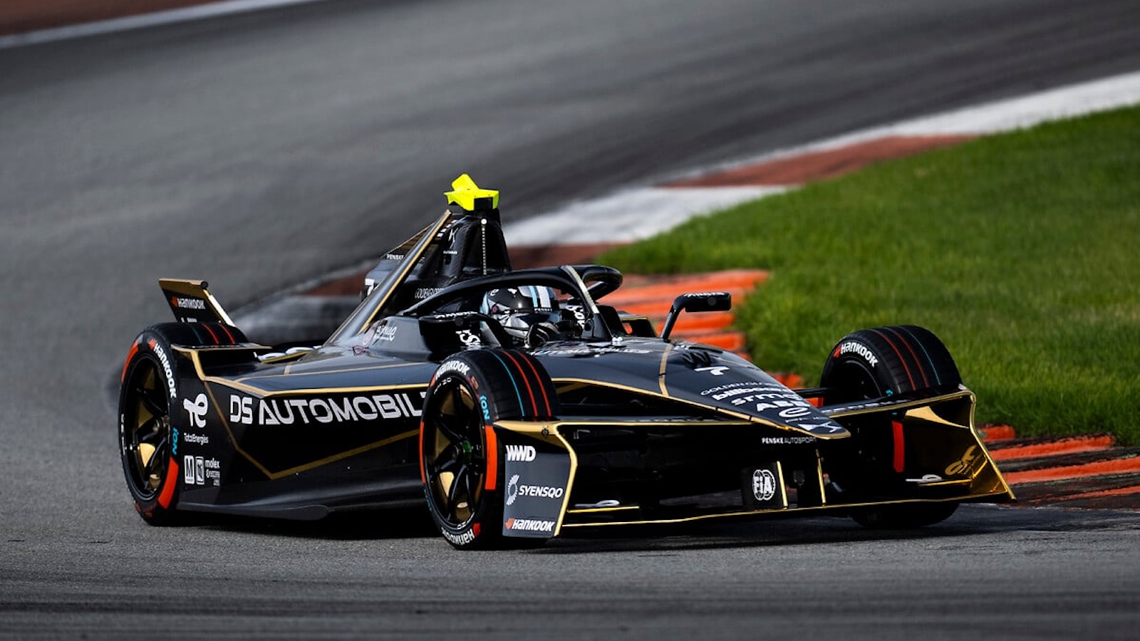 Οι Lindsay Brewer και Jessica Edgar οδήγησαν το νέο DS E-TENSE FE25 της DS PENSKE, δείχνοντας πως το Παγκόσμιο Πρωτάθλημα Formula E δεν έχει φύλο. Οι Lindsay Brewer και Jessica Edgar οδήγησαν το νέο DS E-TENSE FE25 της DS PENSKE, δείχνοντας πως το Παγκόσμιο Πρωτάθλημα Formula E δεν έχει φύλο.