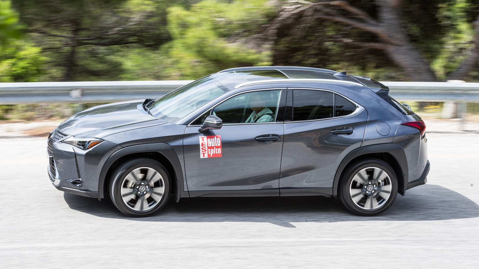 Το Lexus UX έχει χώρους για 4, ακόμα και 5 ενήλικες και υψηλή ποιότητα κύλισης