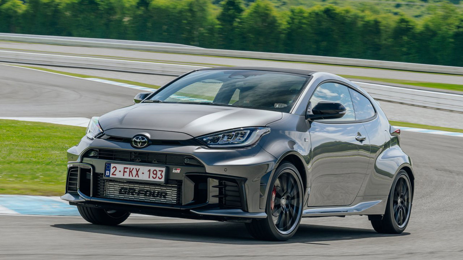 Το Toyota GR Yaris είναι 20 χρόνια πιο καινούργιο, το παίρνεις «κούτα» και έχει και 11 χρόνια εγγύηση