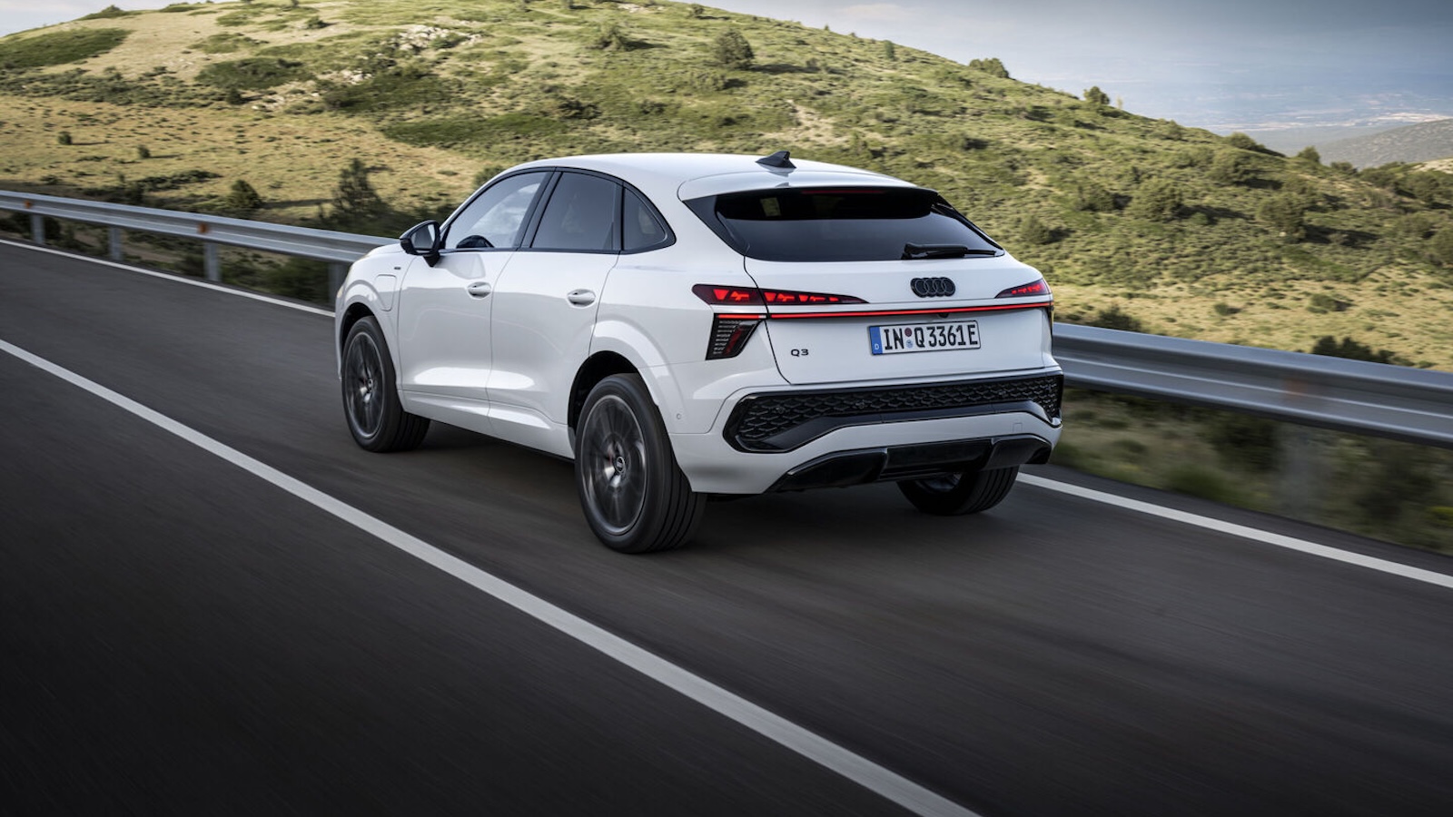 Νέο Audi Q3 Sportback: Κομψό, υβριδικό coupe SUV που έρχεται στην Ελλάδα Νέο Audi Q3 Sportback: Κομψό, υβριδικό coupe SUV που έρχεται στην Ελλάδα