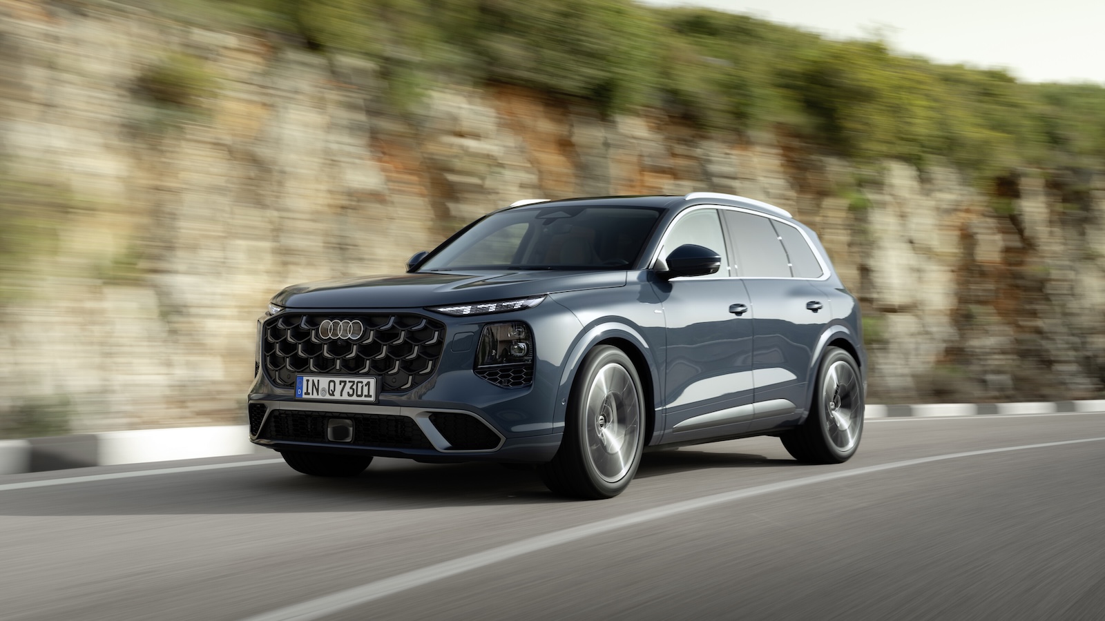 Η Audi έκανε την επίσημη παρουσίαση της τρίτης γενιάς του μεγάλου της SUV, του Audi Q7. Η Audi έκανε την επίσημη παρουσίαση της τρίτης γενιάς του μεγάλου της SUV, του Audi Q7.