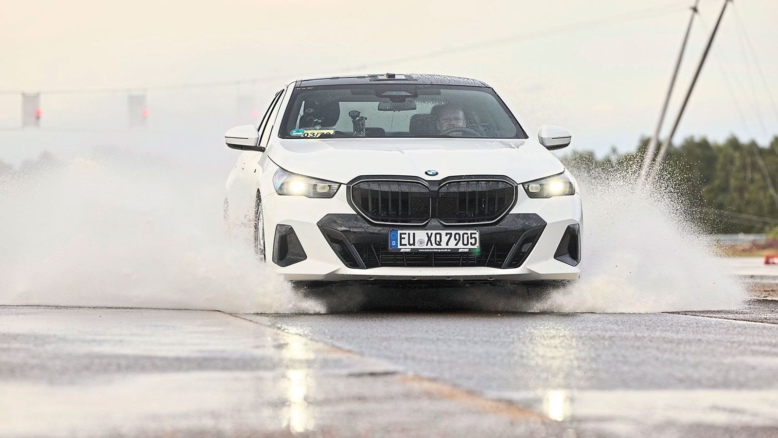 Η BMW Σειρά 5 χρησιμοποιήθηκε ως αυτοκίνητο αναφοράς του test ελαστικών.