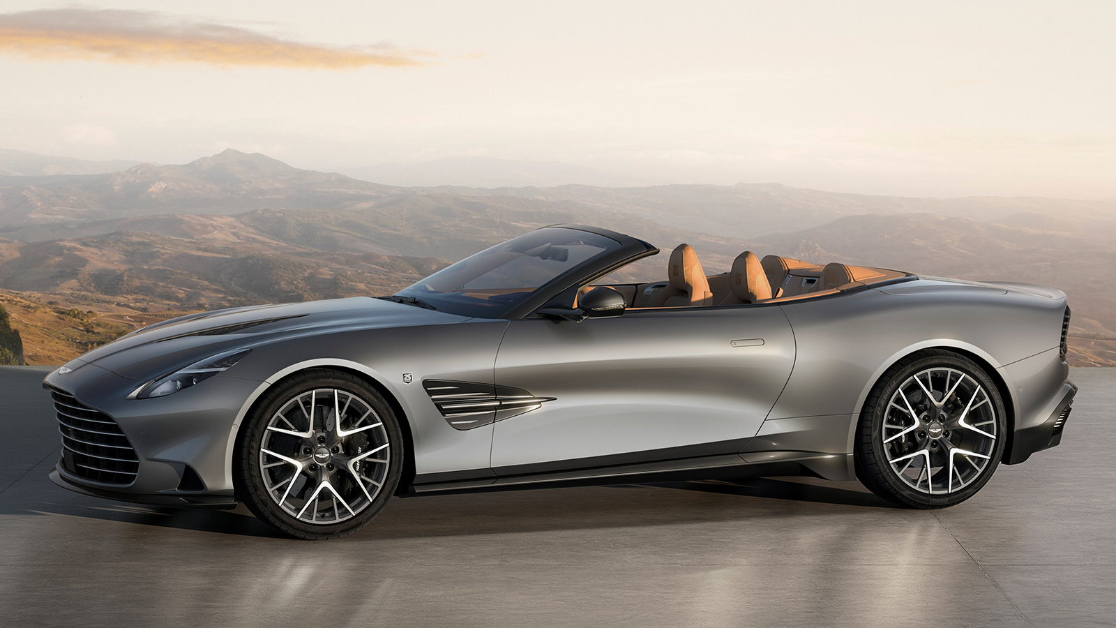 Η Aston Martin θα κατασκευάσει συνολικά 50 μονάδες της Vanquish 25, οι οποίες θα μοιραστούν ισόποσα σε 25 Coupe και 25 Volante.