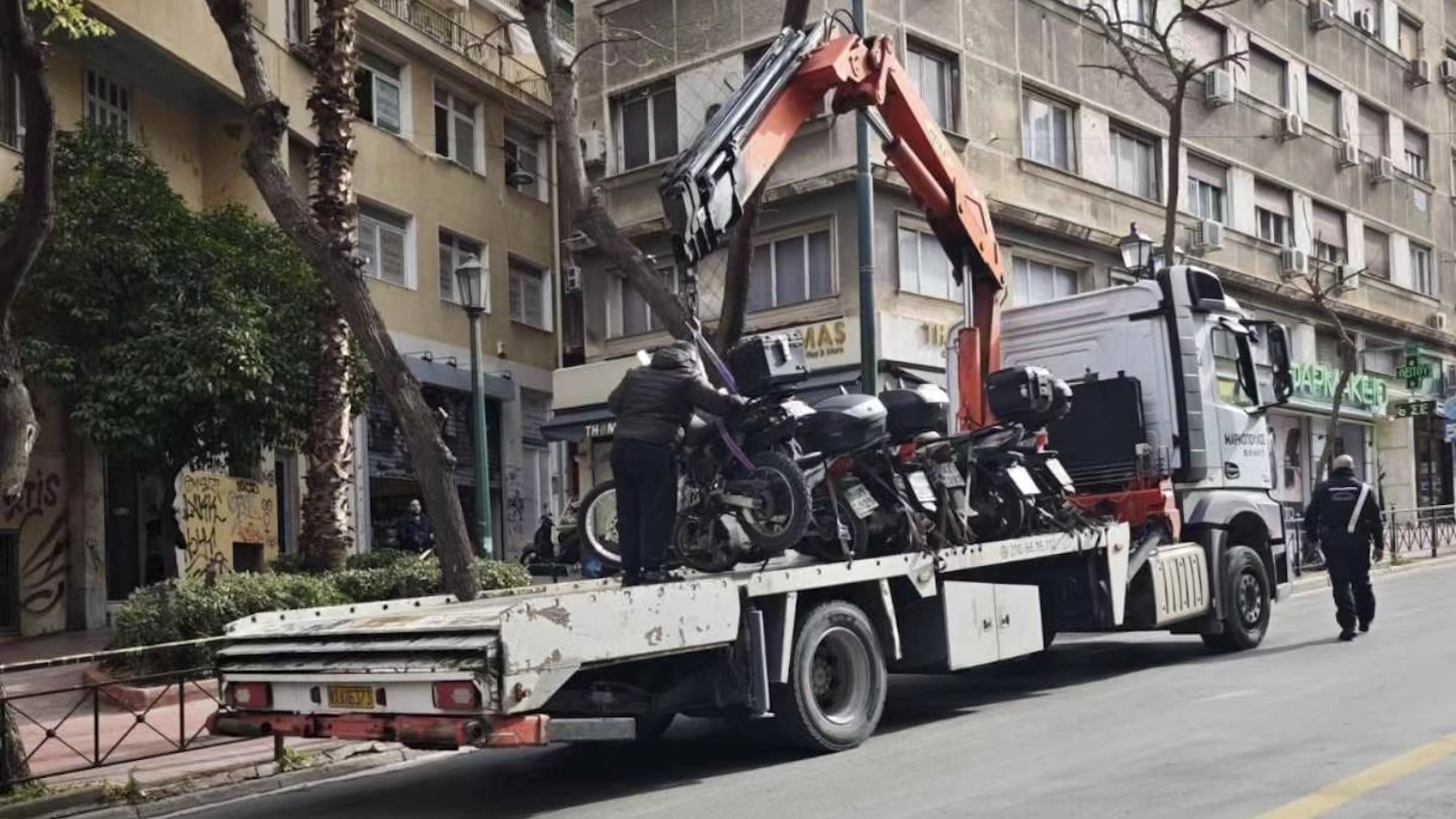 Αθήνα: «Σκούπα» Τροχαίας & Δημοτικής Αστυνομίας για μοτοσυκλέτες - 30 άρσεις στο κέντρο 