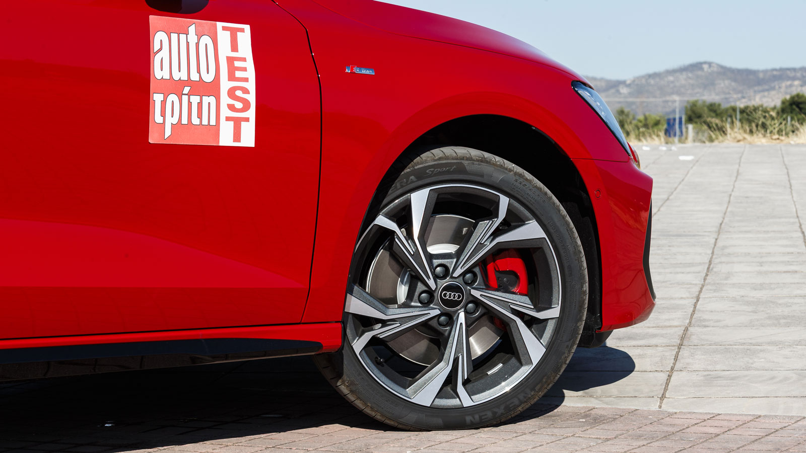 Το Plug-in υβριδικό Audi A3 Sportback TFSI e S tronic (272 PS) έχει κατανάλωση diesel στο ταξίδι (4,5 λτ./100 χλμ.) «φορώντας» ελαστικά Nexen NΆ Fera Sport. Το Plug-in υβριδικό Audi A3 Sportback TFSI e S tronic (272 PS) έχει κατανάλωση diesel στο ταξίδι (4,5 λτ./100 χλμ.) «φορώντας» ελαστικά Nexen NΆ Fera Sport.