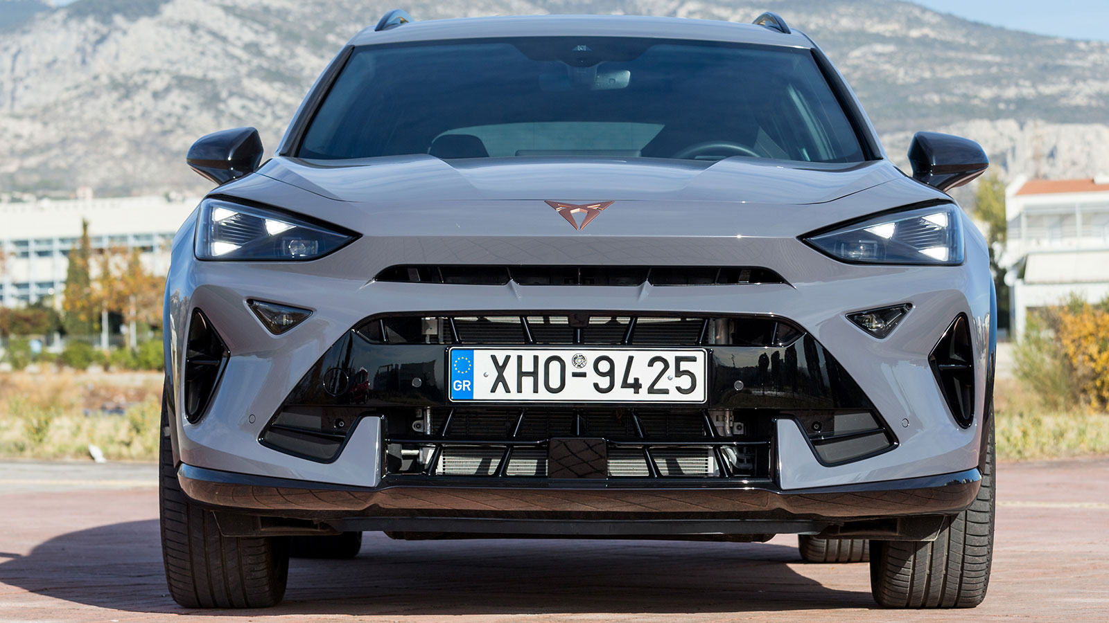 CUPRA Formentor:  Το πιο σπορ plug-in υβριδικό και κορυφαίο στο elk test 
