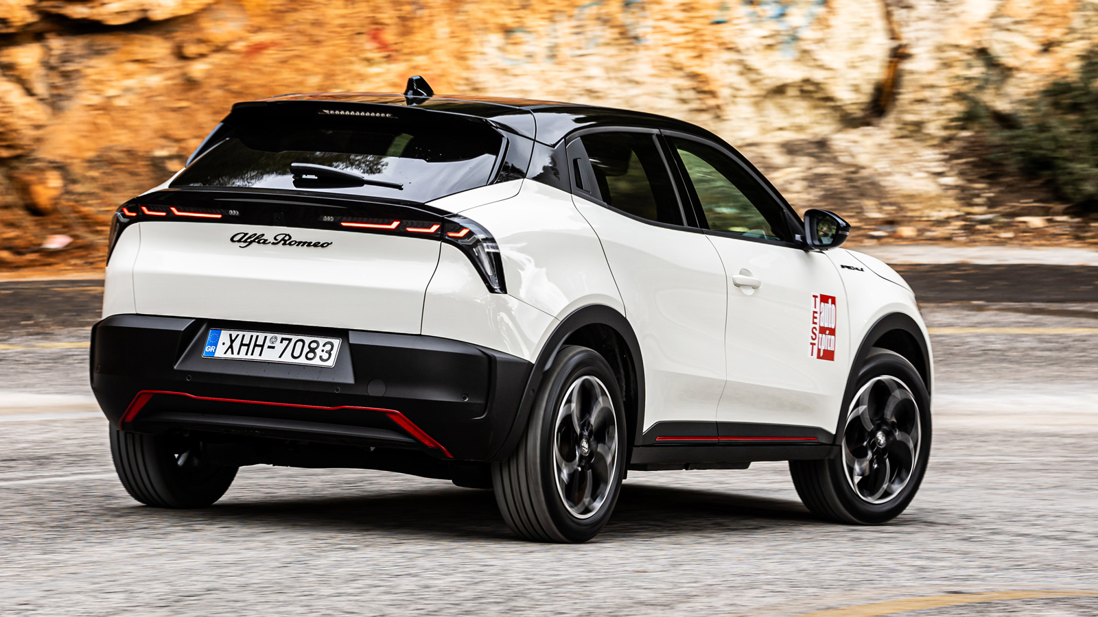 Η Alfa Romeo Junior Elettrica , έχει γρήγορες-ασφαλείς προσπεράσεις. Οι μετρήσεις μας έδειξαν για το 60-100 χλμ./ώρα 4,5 δλ. και για το 80-120 χλμ./ώρα 6,0 δλ..