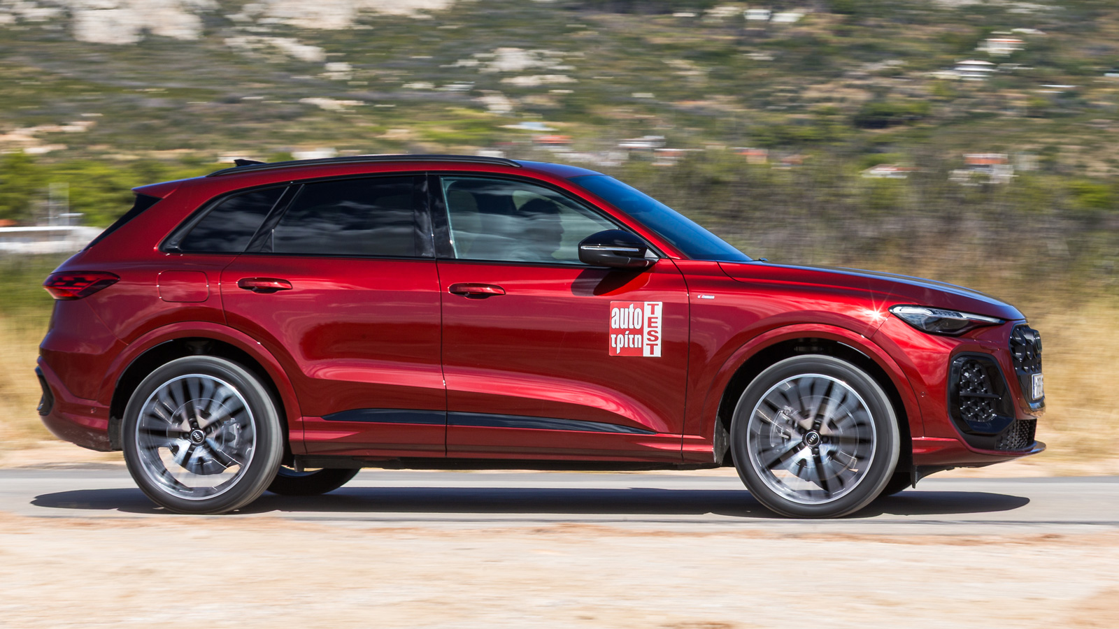 Το νέο ήπια υβριδικό σύστημα mHEV Plus εξασφαλίζει ηλεκτρικές εκκινήσεις και σε συνδυασμό με το diesel, η μέση κατανάλωση του νέου Audi Q5 μένει κάτω από τα 9 λτ./100 χλμ, ακόμα και αν κινείσαι σβέλτα