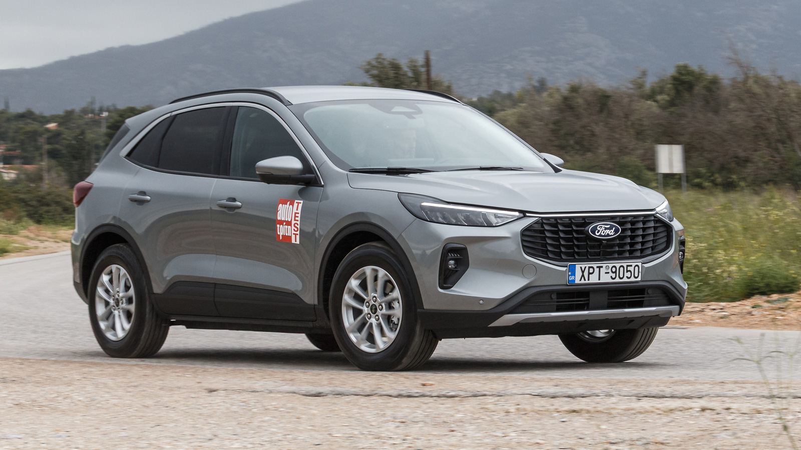 Το γνώριμο τιμόνι της Ford, με την πλούσια πληροφόρηση και τη στιβαρή αίσθηση, διατηρείται και εδώ, μεταφέροντας με ακρίβεια και αμεσότητα κάθε εντολή του οδηγού. Το γνώριμο τιμόνι της Ford, με την πλούσια πληροφόρηση και τη στιβαρή αίσθηση, διατηρείται και εδώ, μεταφέροντας με ακρίβεια και αμεσότητα κάθε εντολή του οδηγού.