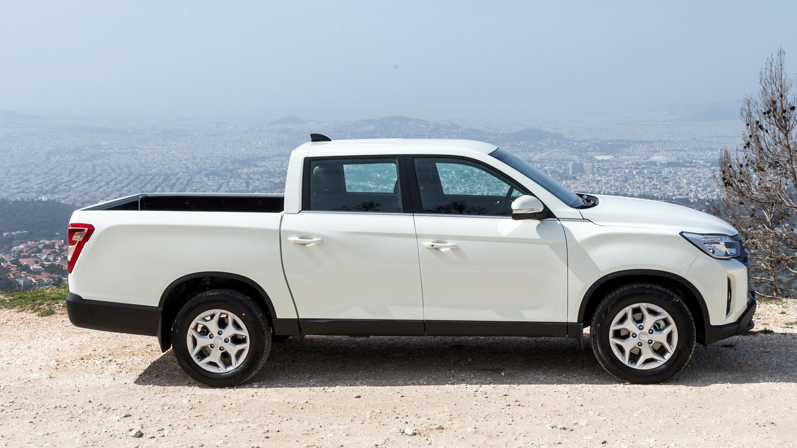 Ένα από τα βασικά γνωρίσματα του νέου e-XDi 2,2 turbodiesel είναι η άκρως πολιτισμένη, χωρίς θόρυβο και εξάρσεις λειτουργία του. H μέση κατανάλωση στη διάρκεια της δοκιμής ήταν γύρω από τα 9,5 λτ./100