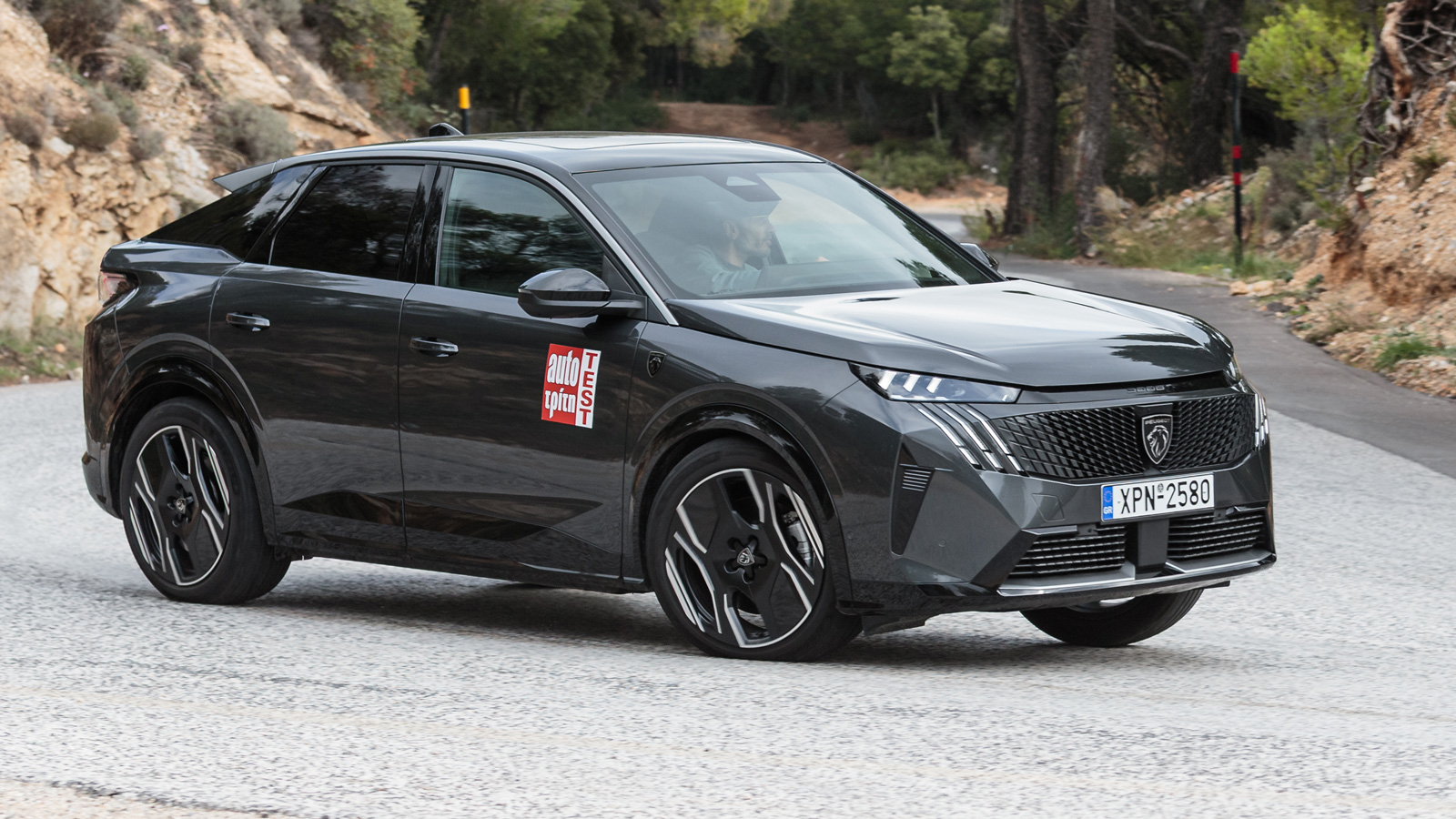 H ηλεκτρική τετρακίνηση απογειώνει την πρόσφυση με το σύνολο να είναι πεισματικά ουδέτερο στην πίεση, ακόμα και όταν οι καιρικές συνθήκες δεν είναι ιδανικές.