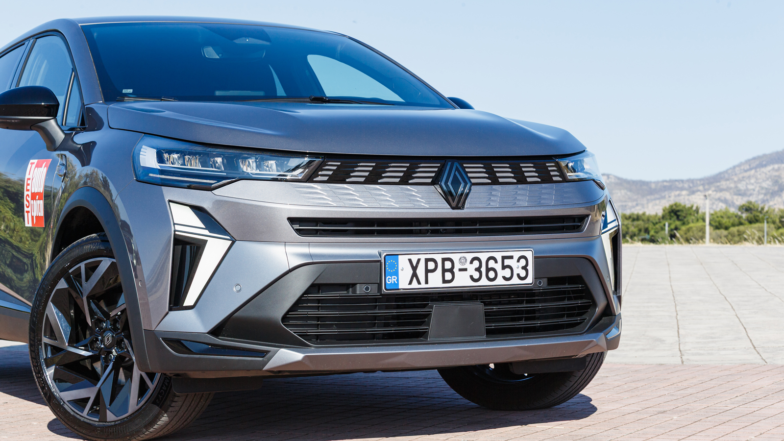 Το Renault Symbioz προσφέρει οικογενειακή άνεση και ασφάλεια, με εύκολη και ευέλικτη οδήγηση, καθώς και σημαντική οικονομία καυσίμου.