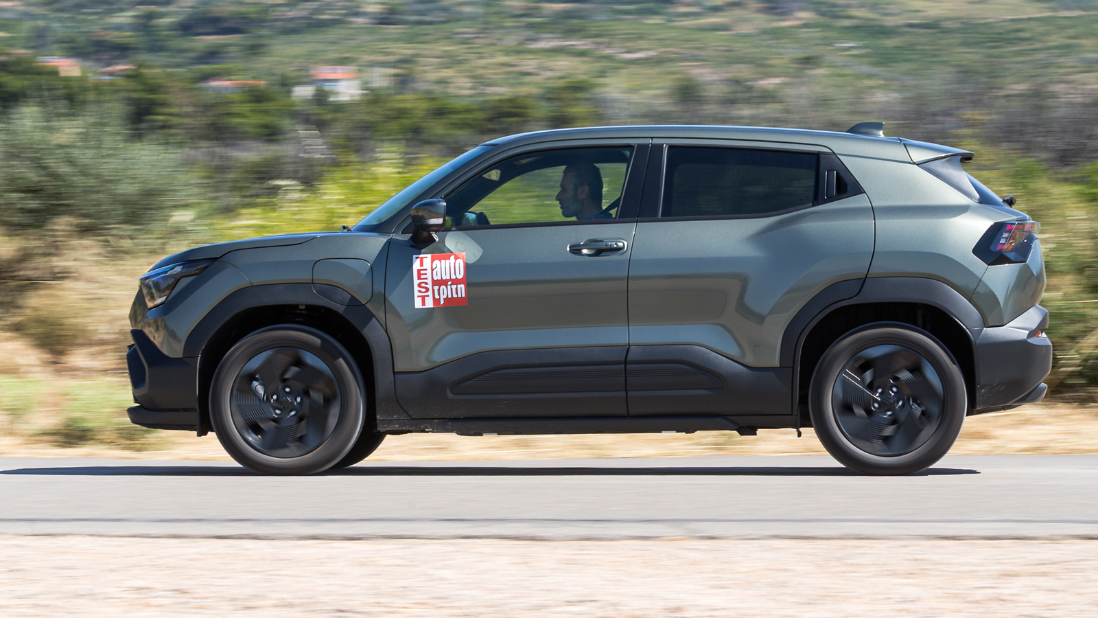 To δικίνητο Suzuki e Vitara των 174 ίππων αποδείχθηκε αρκετά πιο οικονομικό από το τετρακίνητο. Έτσι, η μέση κατανάλωση ενέργειας στη διάρκεια της δοκιμής ήταν γύρω στις 17 kWh/100 χλμ., στοιχείο που 
