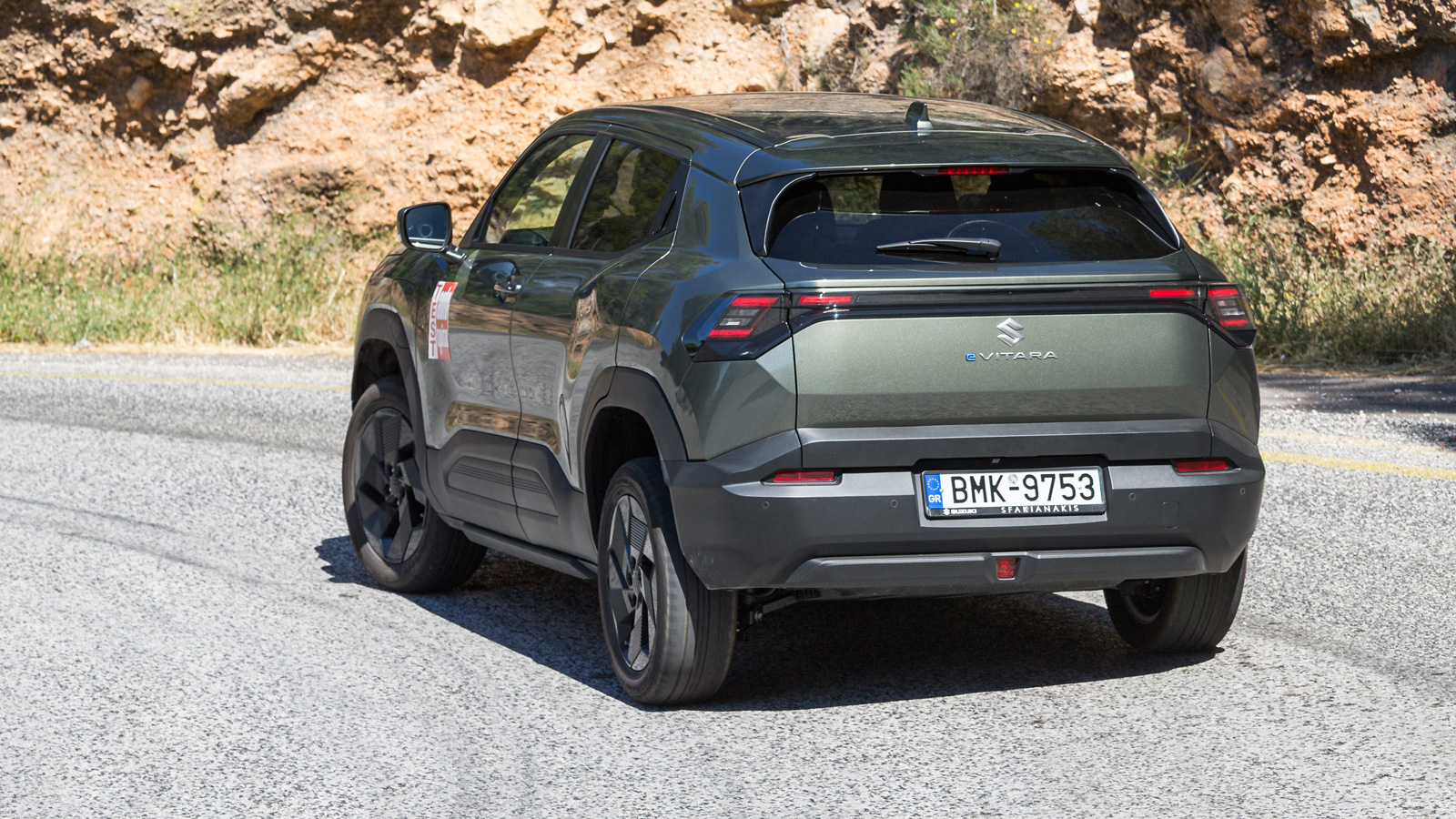 Το δικίνητο Suzuki e Vitara συνδυάζει με επιτυχία την άνεση, την ευκολία στην καθημερινότητα και το ασφαλές «πάτημα».