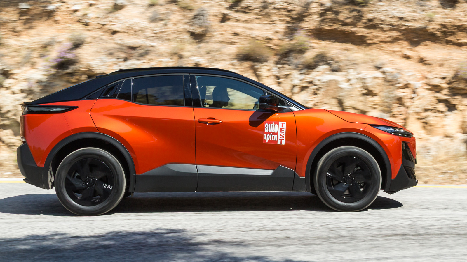 Το δικίνητο Subaru Uncharted των 224 ίππων έχει μπαταρία 77 kWh και συνδυάζει τις σβέλτες επιδόσεις (0-100 σε 7,4 δλ.) με την καλή πραγματική αυτονομία (450 χλμ. σε μικτές συνθήκες).