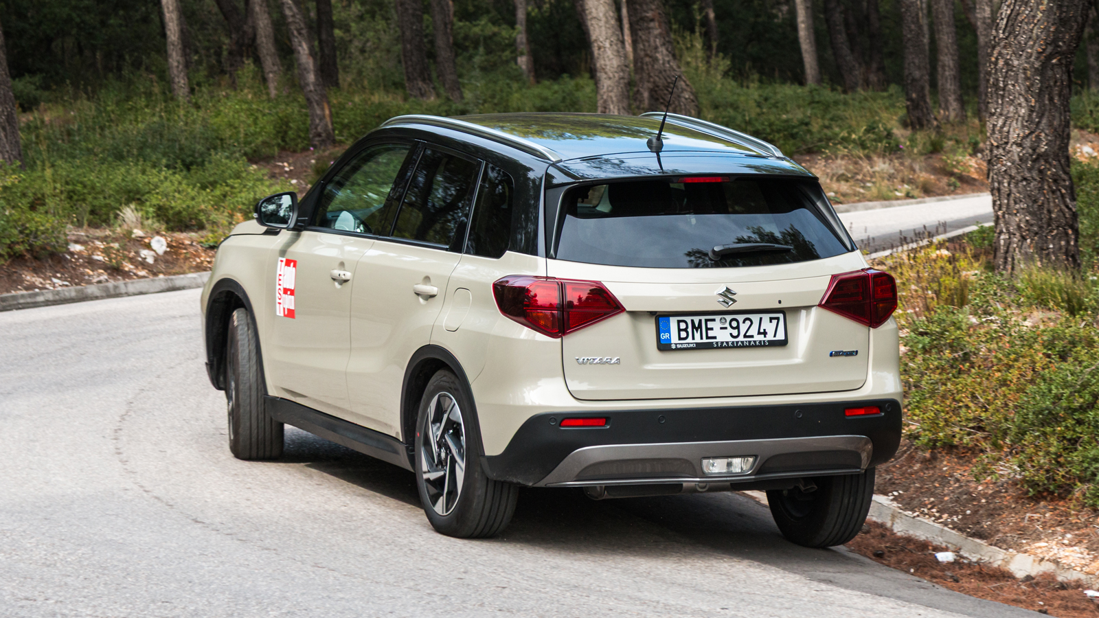 Τα 17,5 εκατοστά από το έδαφος, τα περιμετρικά πλαστικά και οι 17άρηδες τροχοί με τo 55άρι προφίλ στα λάστιχα είναι ό,τι πρέπει για τις κακοτοπιές της καθημερινότητας. Τα 17,5 εκατοστά από το έδαφος, τα περιμετρικά πλαστικά και οι 17άρηδες τροχοί με τo 55άρι προφίλ στα λάστιχα είναι ό,τι πρέπει για τις κακοτοπιές της καθημερινότητας.