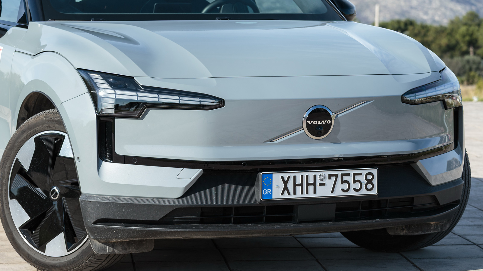 Χαρακτηριστικό design για το Volvo EX30, που με 4,233 μ. είναι το πρώτο μικρό SUV της σουηδικής φίρμας. Χαρακτηριστικό design για το Volvo EX30, που με 4,233 μ. είναι το πρώτο μικρό SUV της σουηδικής φίρμας.