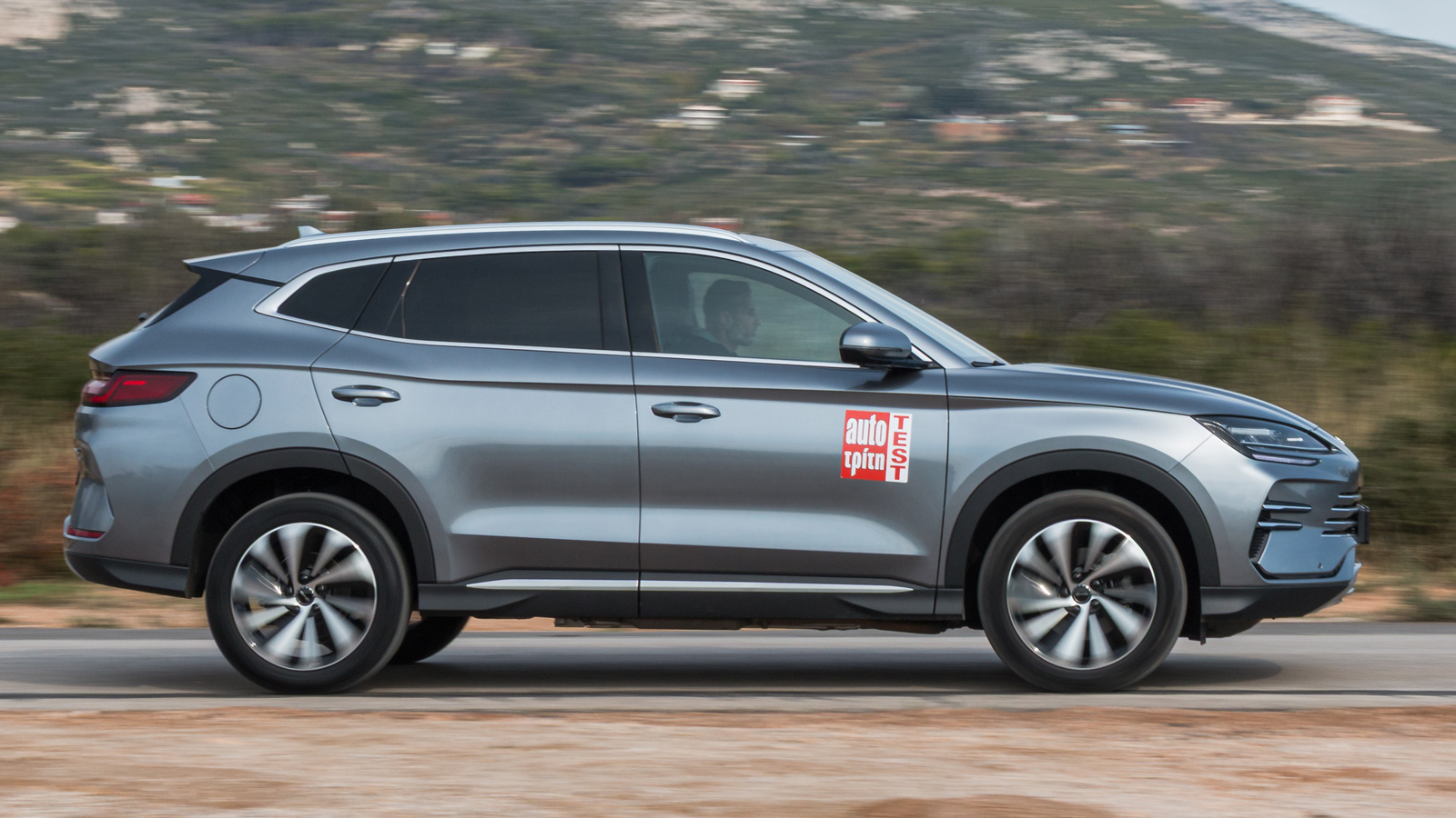 Σε συνδυασμό με τον αισθητό αεροδυναμικό θόρυβο πάνω από τα 120 χλμ./ώρα χλμ./ώρα τα ντεσιμπέλ που κατέγραψε το ηλεκτρονικό μας όργανο είναι αισθητά (72,1/74,1 db στα 120/140 χλμ./ώρα). Σε συνδυασμό με τον αισθητό αεροδυναμικό θόρυβο πάνω από τα 120 χλμ./ώρα χλμ./ώρα τα ντεσιμπέλ που κατέγραψε το ηλεκτρονικό μας όργανο είναι αισθητά (72,1/74,1 db στα 120/140 χλμ./ώρα).