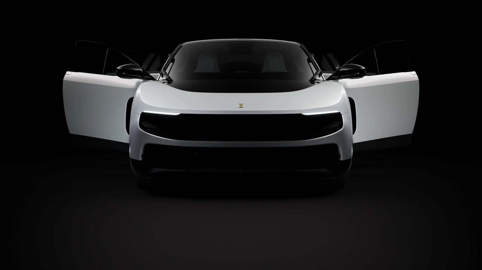 Η δημοπρασία έγινε στο φετινό Monterey Car Week με τις εκτιμήσεις για την πρώτη Ferrari Luce παραγωγής με αρχική τιμή 640.000 δολαρίων— κινούνταν γύρω στα 1,1 εκατομμύρια. Το σφυρί έπεσε τελικά 