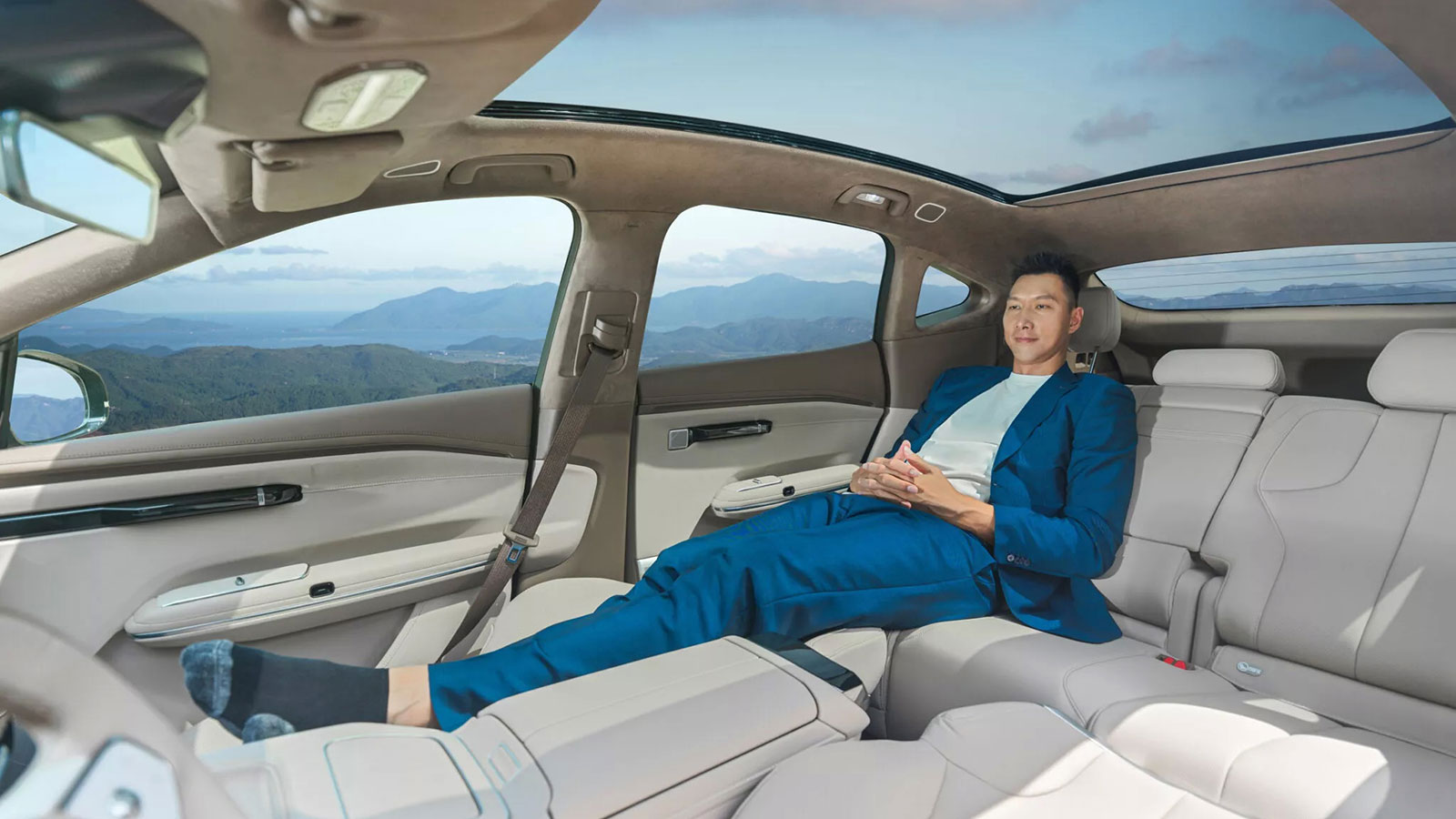 Το GAC Aion Hyper HT έχει καμπίνα για... ξάπλες  