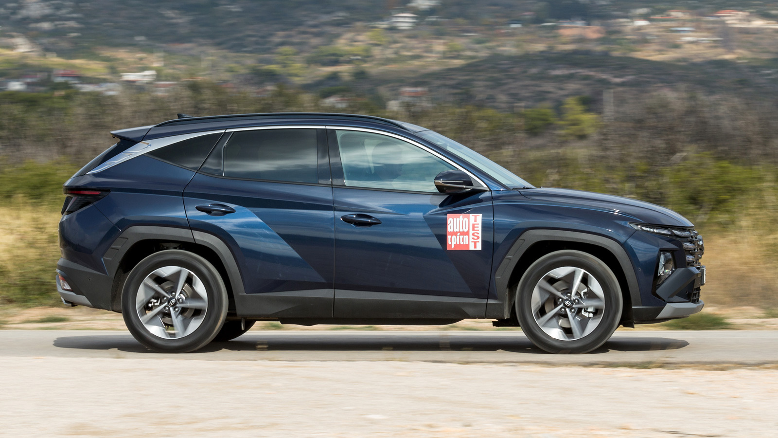 Και αυτή η έκδοση του Hyundai Tucson διακρίνεται για την υψηλή άνεση και τα χαμηλά επίπεδα θορύβου στην καμπίνα. Και αυτή η έκδοση του Hyundai Tucson διακρίνεται για την υψηλή άνεση και τα χαμηλά επίπεδα θορύβου στην καμπίνα.